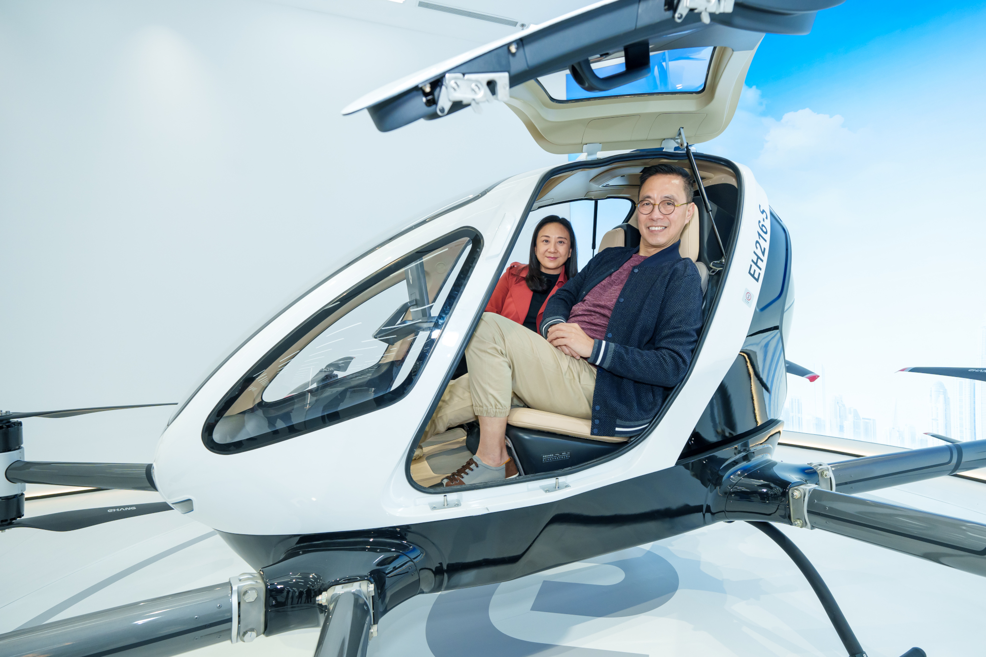 大灣區低空經濟聯盟聯同時任文化體育及旅遊局局長楊潤雄 2