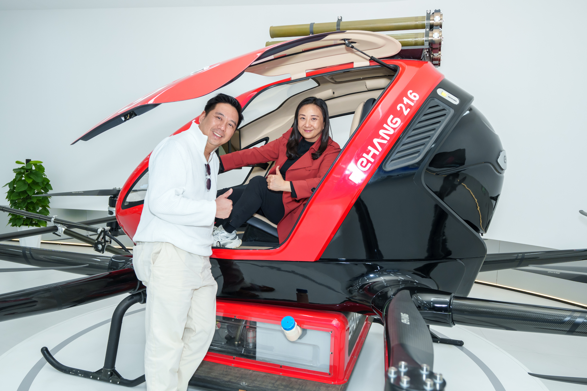 大灣區低空經濟聯盟聯同時任文化體育及旅遊局局長楊潤雄 4